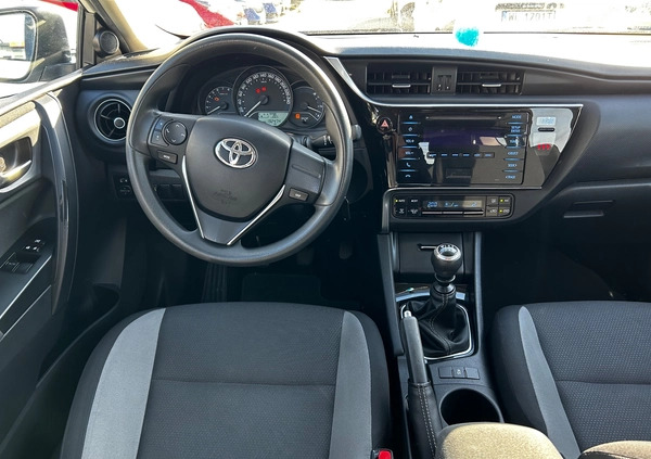 Toyota Auris cena 41900 przebieg: 192000, rok produkcji 2018 z Warszawa małe 121